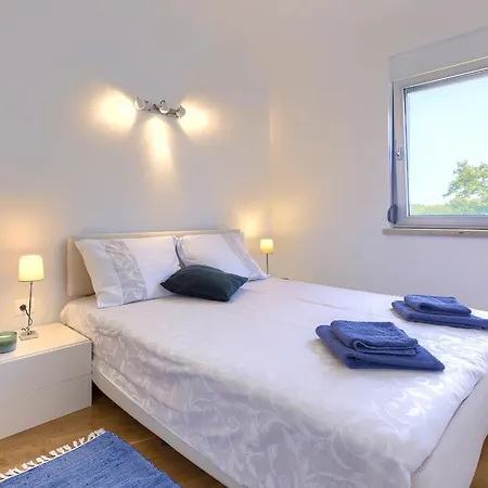 House Krnic 1 Holiday home Pelegrin